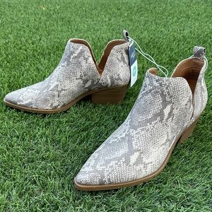 Snakeskin Print Chunky Heel Cari Cutout Ankle Booties Universal Thread NWT 9.5